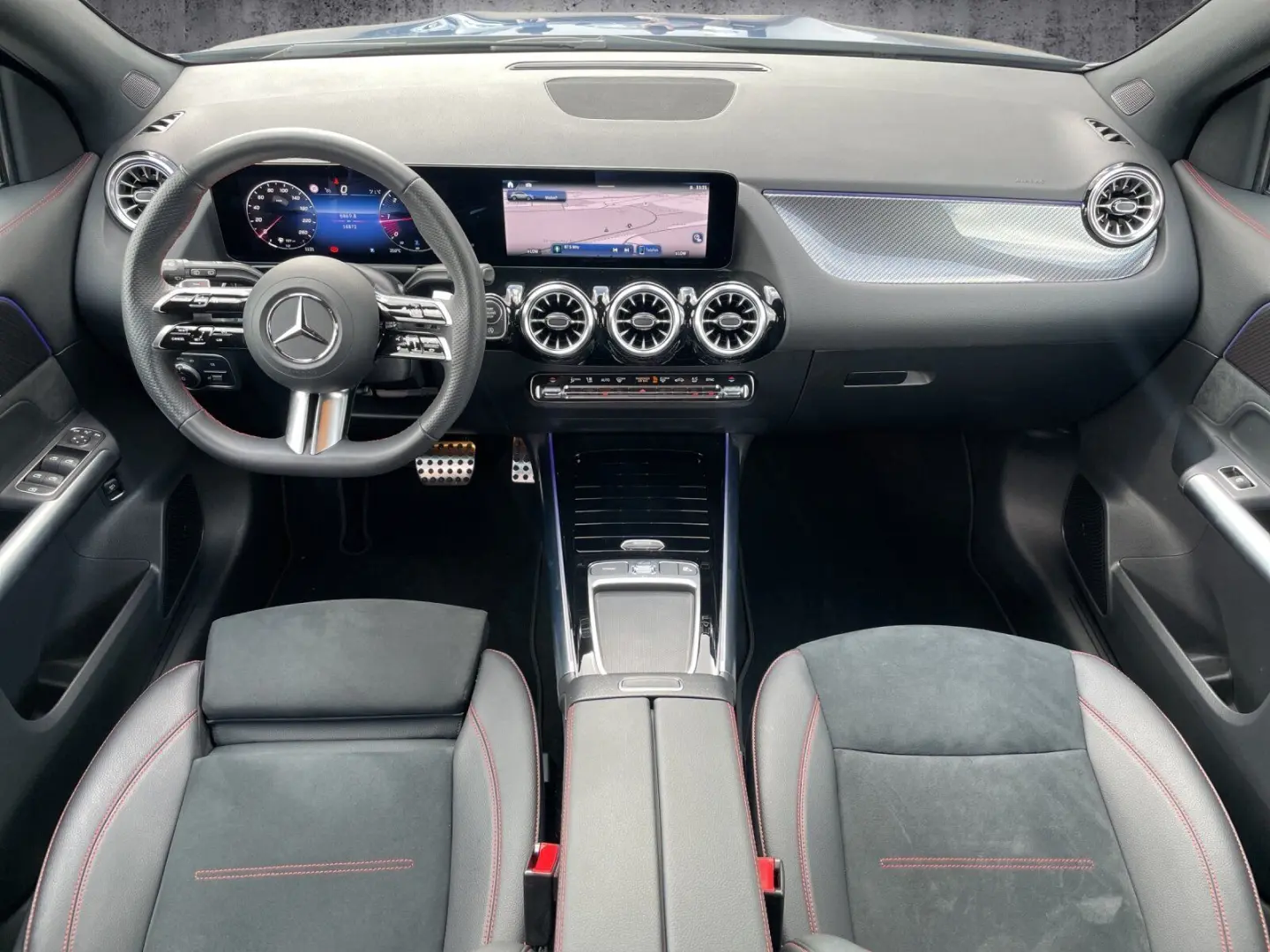 MERCEDES GLA 200 d AMG+NIGHT+KAMERA+LEASING