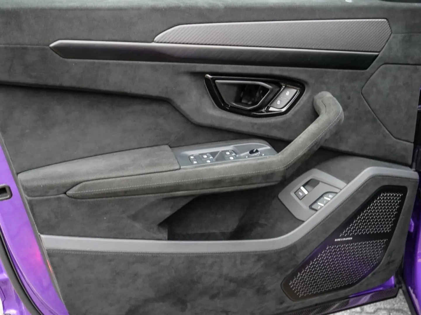 Urus Performante Viola Pasifae, Carbon Exterieur