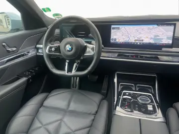 740d xDrive M-Sport SkyLou StHz DA/PA-Pro Iconic