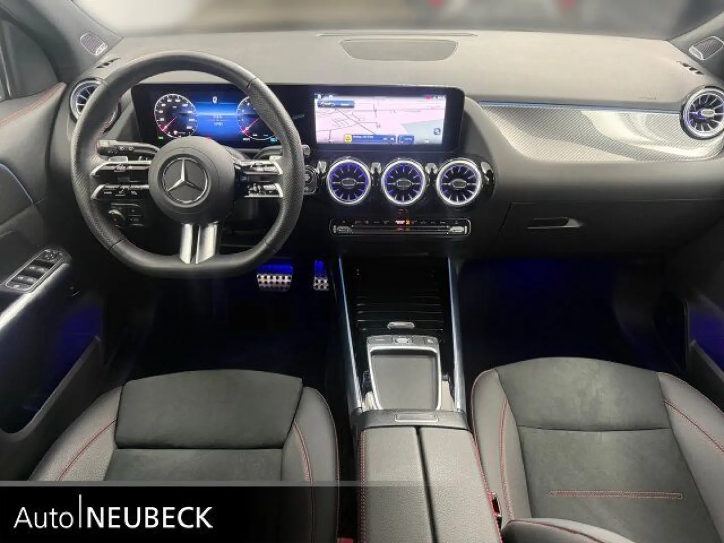 GLA 250 4M AMG LinePremium/AHK/Distronic/Burmest
