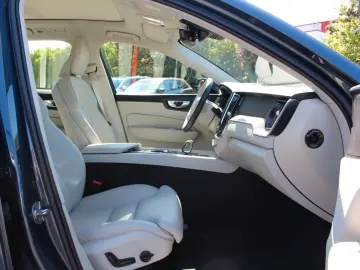 XC60 B4 Benzin Plus Dark +Pano+harman+ACC+BLIS+