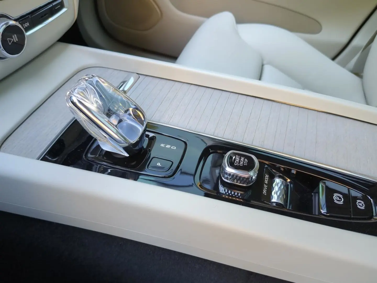 XC60 T8 Recharge Inscription *ACC*B&W*HUD*beige*