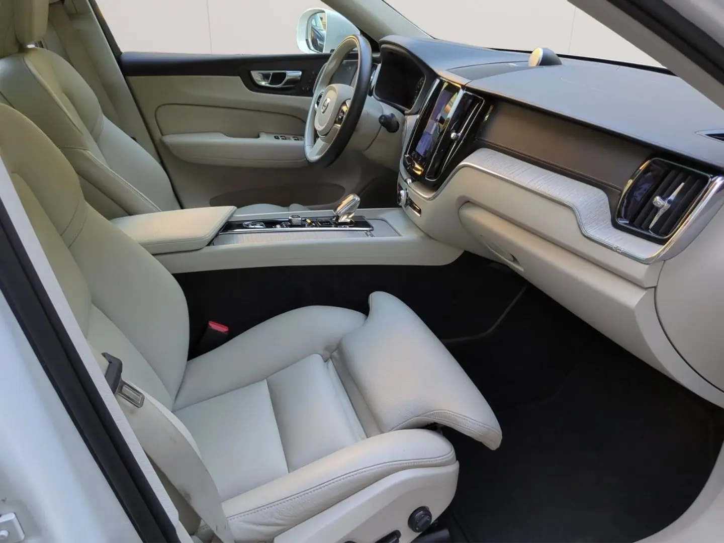 XC60 T8 Recharge Inscription *ACC*B&W*HUD*beige*