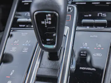 Porsche Cayenne Platinum Edition  E-Hybrid