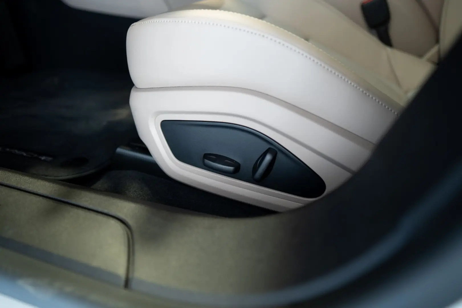 Porsche Taycan Passenger Display Sport Chrono Pano
