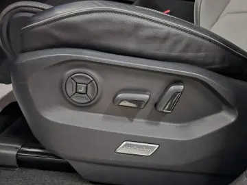 Touareg 3.0 TDI R-Line*V-COCKPIT*STAND*360°*