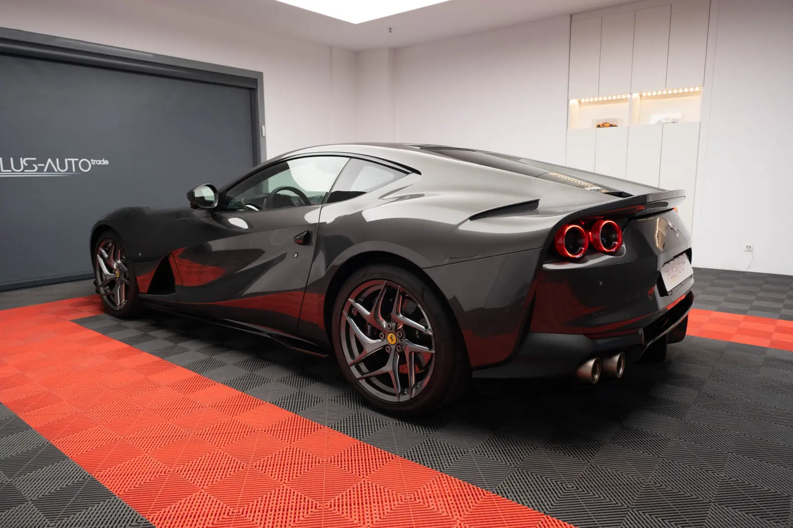 Ferrari 812 Superfast 6.5 V12 Passager Display