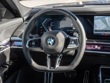 740d xDrive M-Sport 21ZOLL+FOND ENTERTAIN+TV