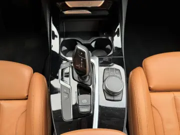 X3 xDrive 30d A xLine AHK-klappbar AHK Navi Lede