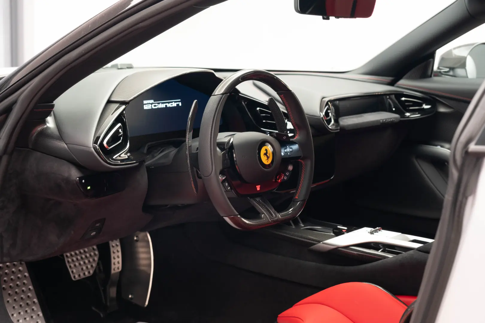 Ferrari 12 CILINDRI STOCK NEW COC MY2025
