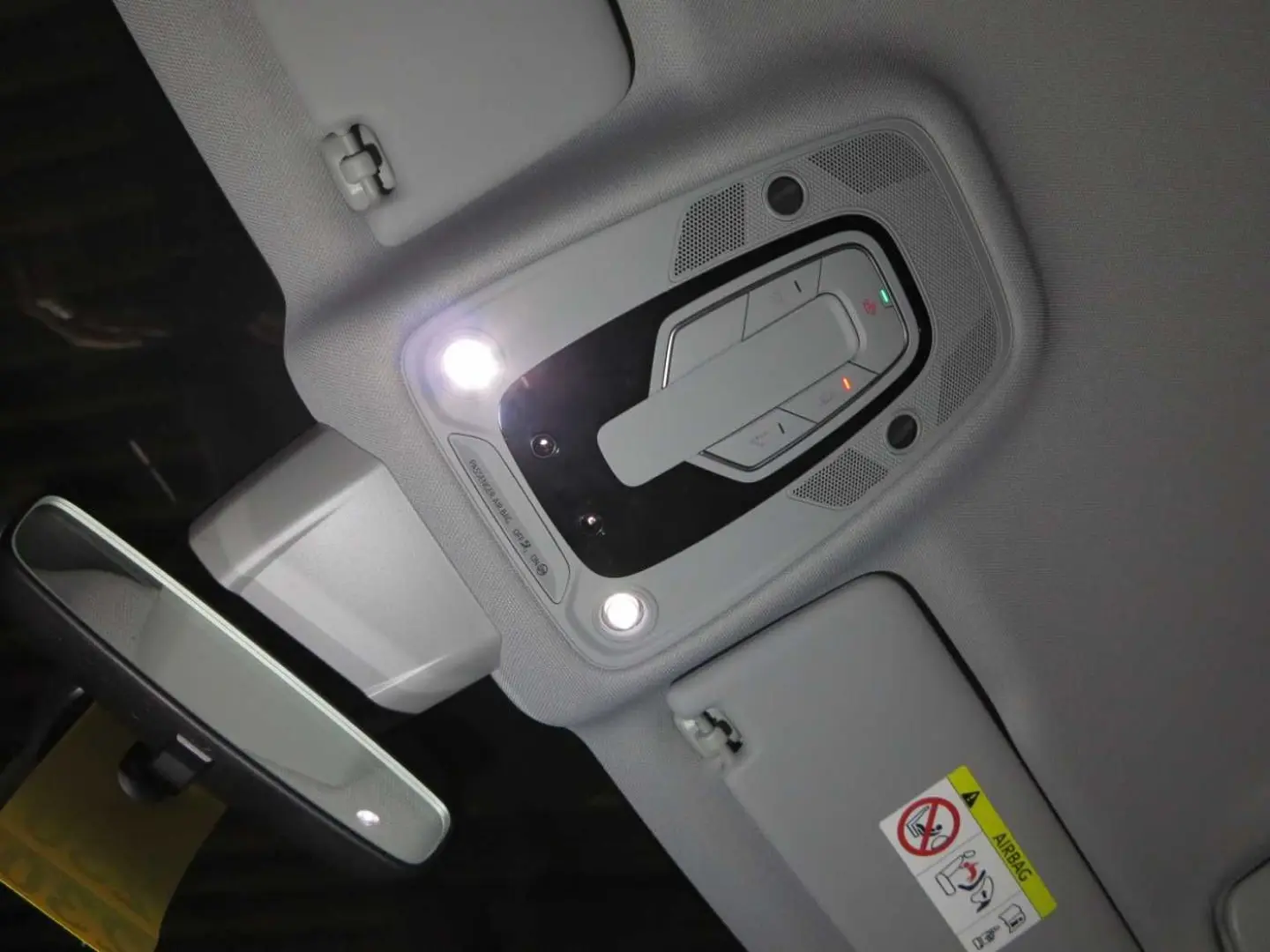 A4 40 TDI 2.0 SCR S tronic sport Leder Navi LM18