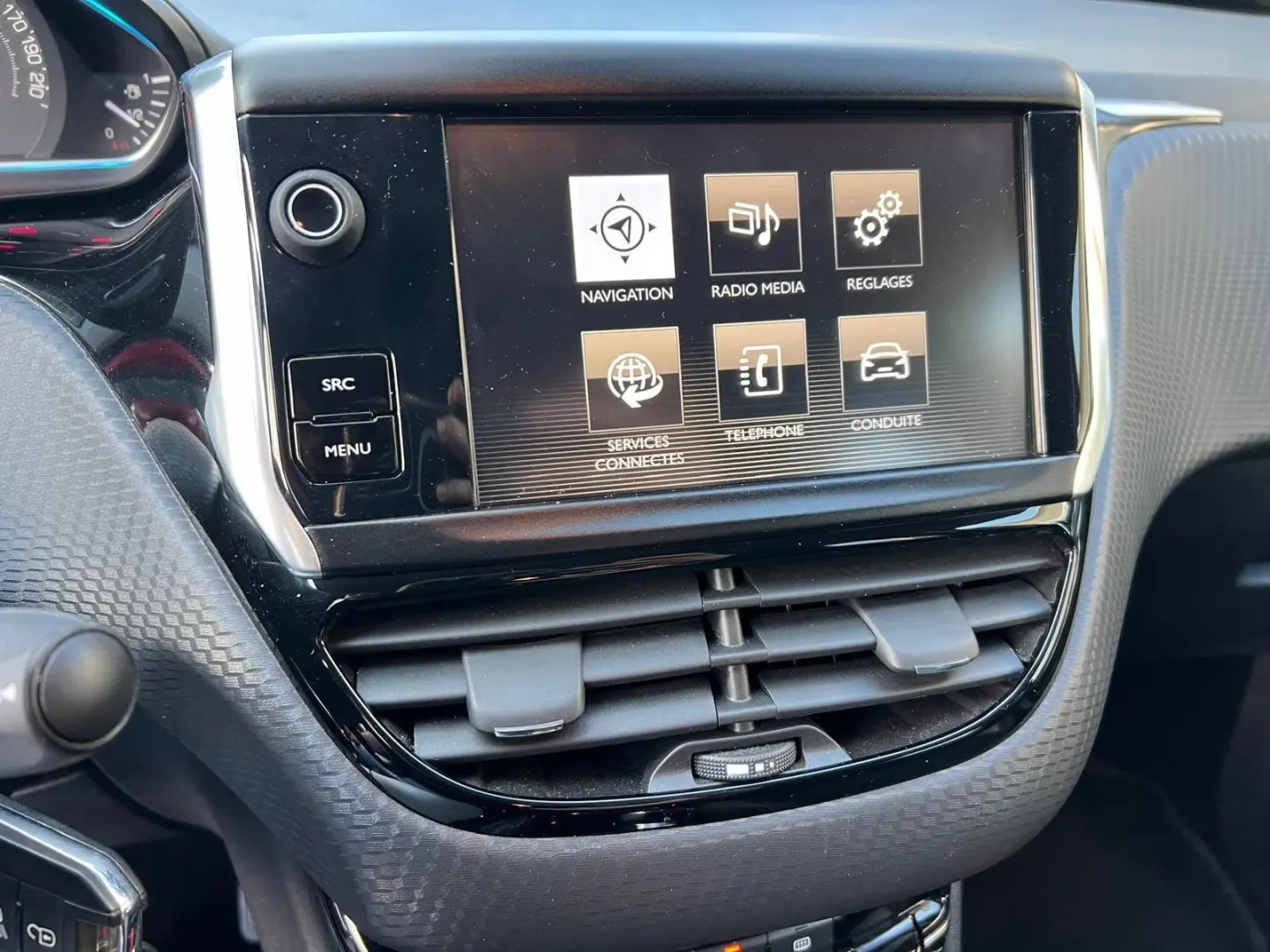 Peugeot 2008  benzina, 32.000 KM,  110 Cp – Garantie 12 luni