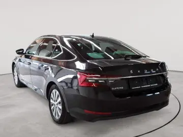 Superb 2.0 TDI DSG Style NAV ACC