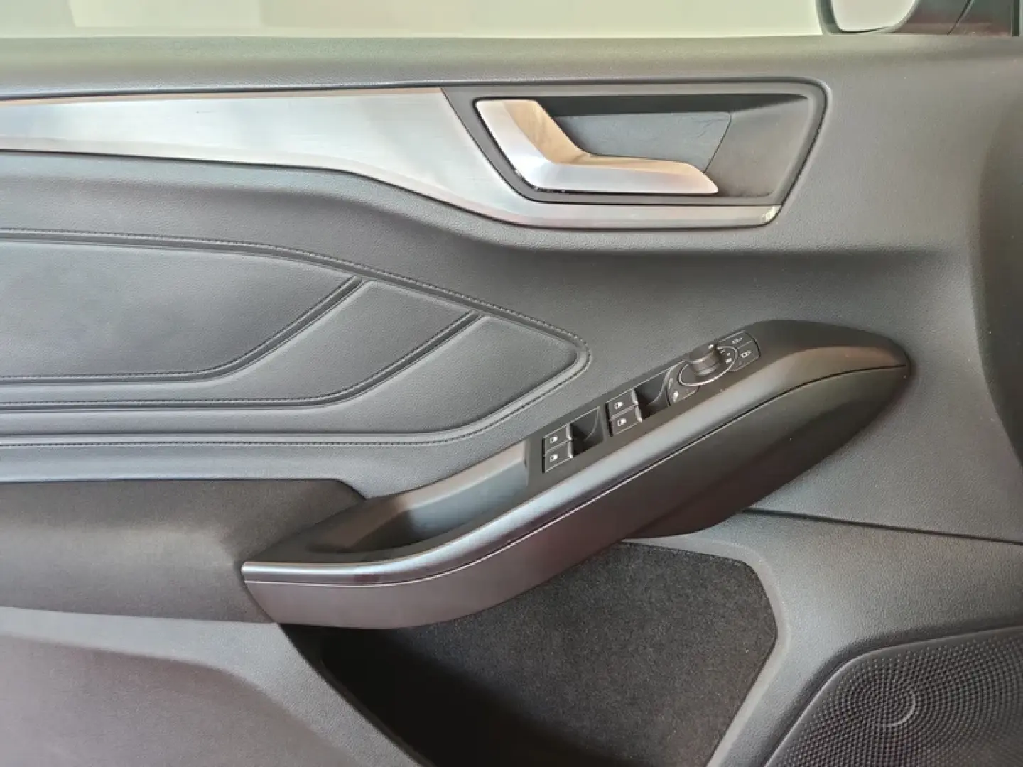 Ford Focus 1.0 EcoBoost MHEV Titanium