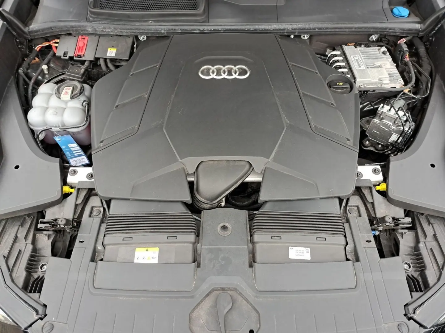 Q8 55 TFSI quattro tiptr. S line PANO AHK HD-MAT