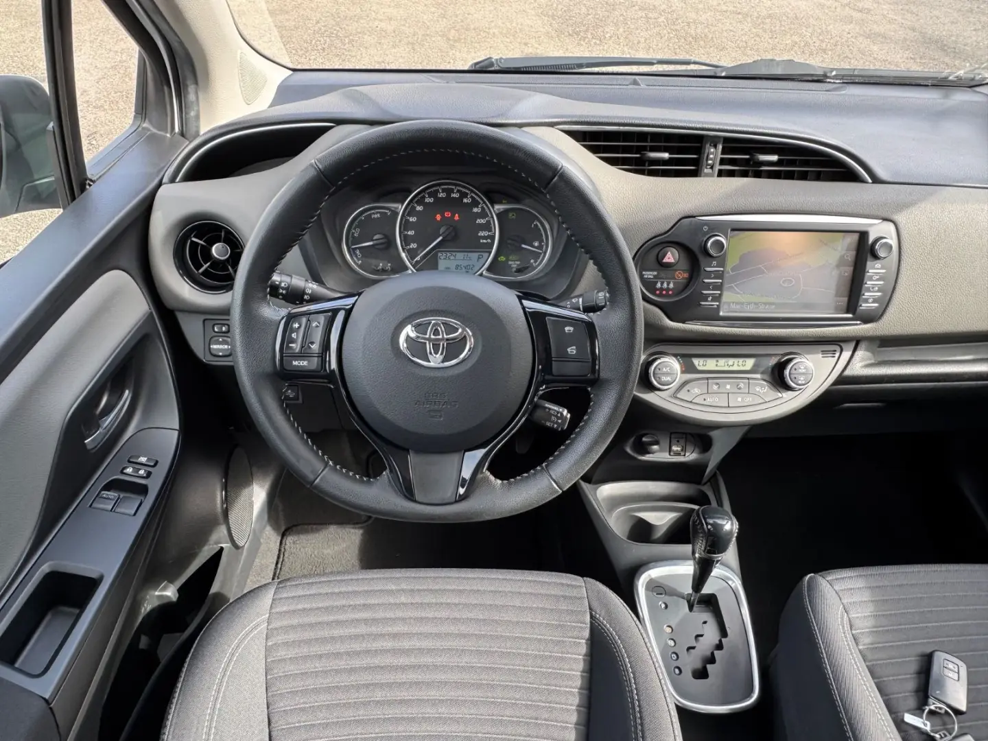 Yaris Hybrid Business Kamera Navi Klimaautomatik