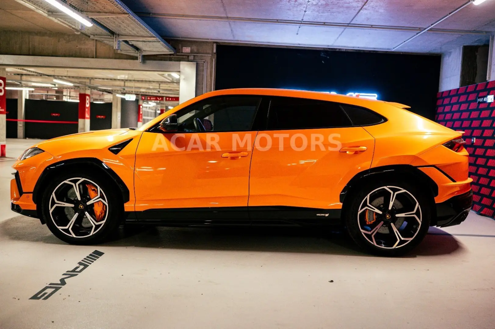 Urus S  Arancio Borealis  1. Hand 666 PS