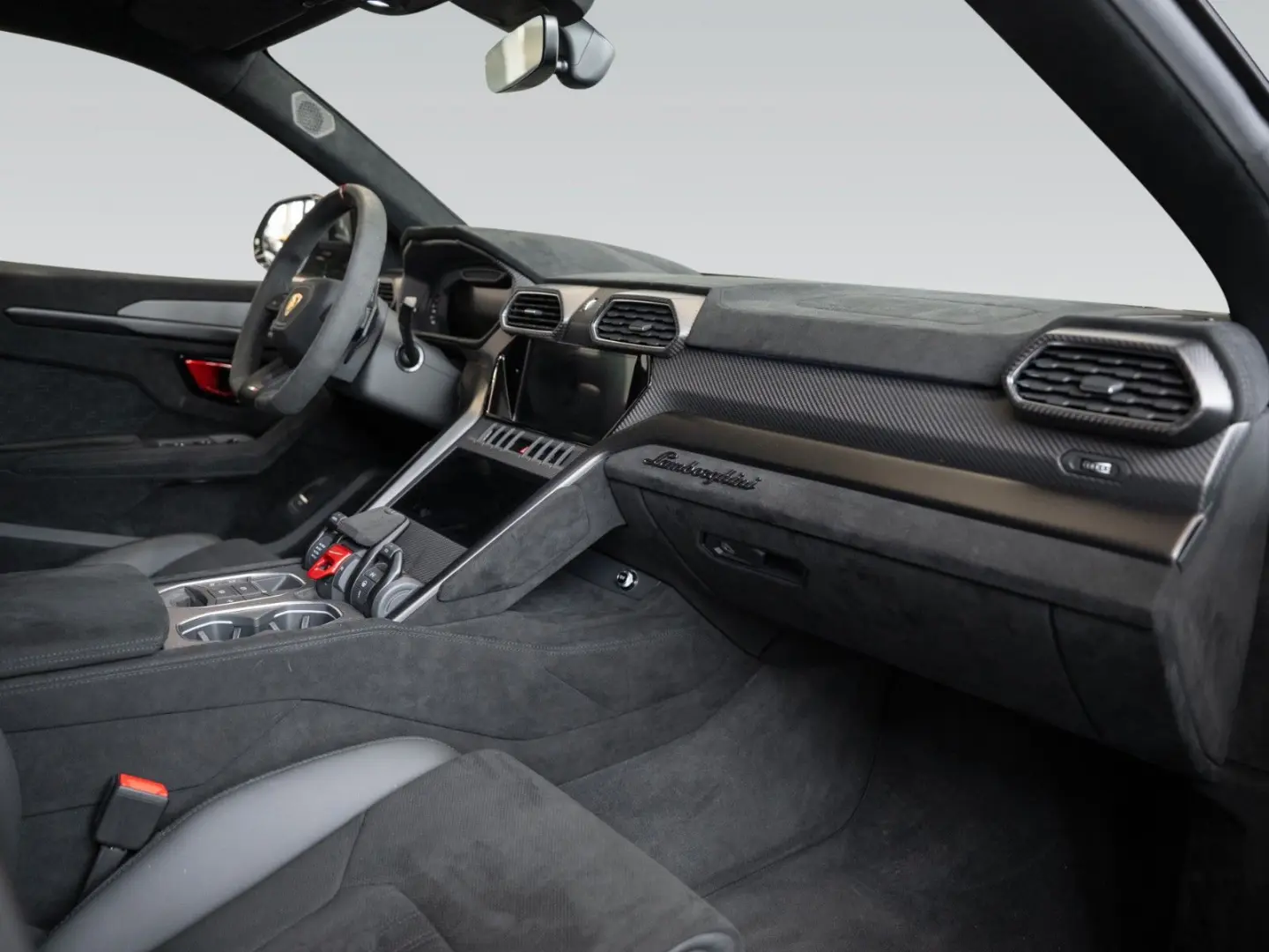 Urus Performante | Rear TV | Carbon Bonnet