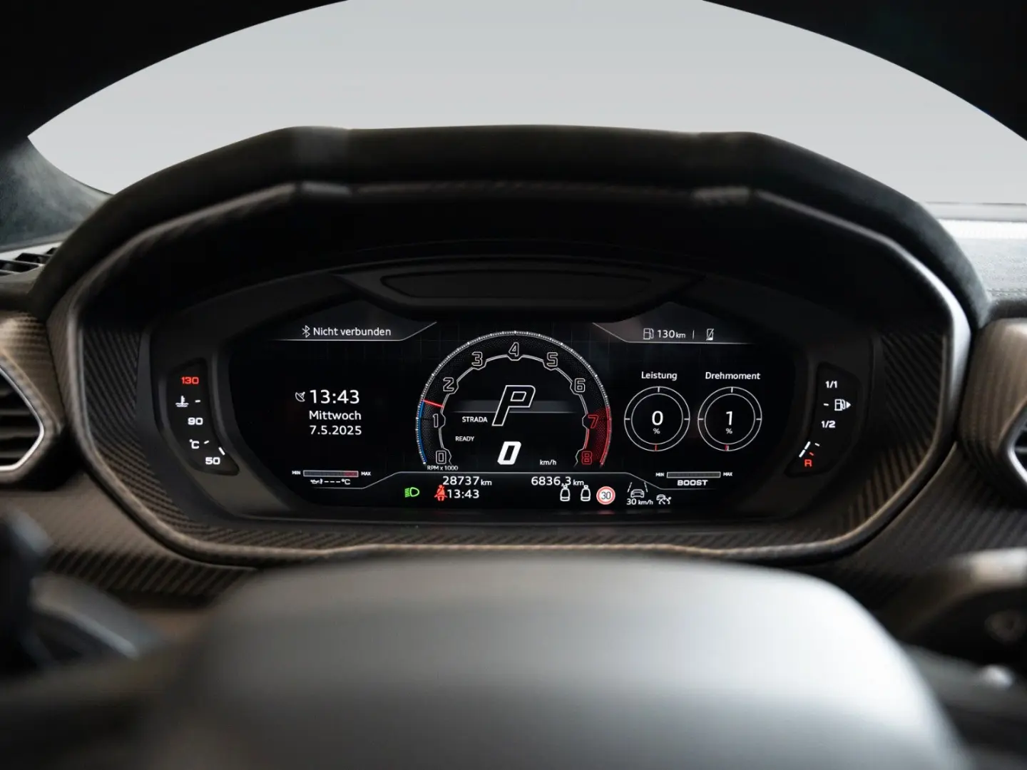 Urus Performante | Rear TV | Carbon Bonnet