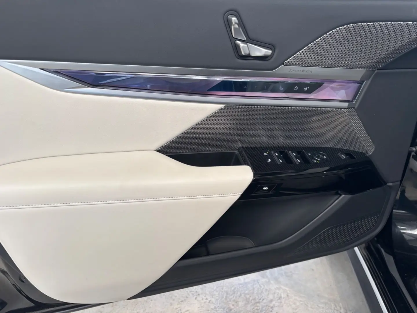 740 d xDrive individual Interieur Cinema+Lounge