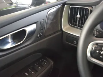 XC60 B5 AWD Plus Black Edition HeadUp,Pano,360,H