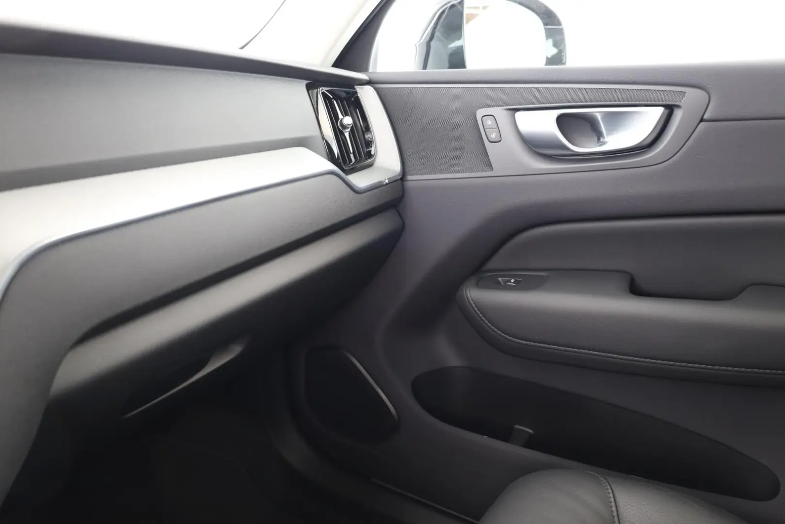 XC60 Recharge T6 AWD Core Pano Kam STHZ 20