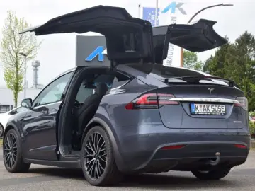 Model X 100 Performance Dual *Navi*Flügeltür*