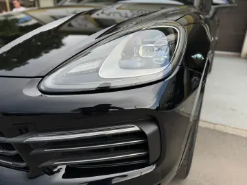 Porsche Cayenne Coupe E-Hybrid Platinum Edition 462CP