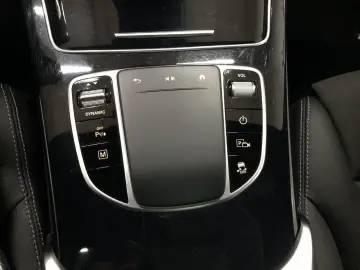 GLC 300 e 4M AMG Pano*AHK*Distr*MULTIBEAM*Memory