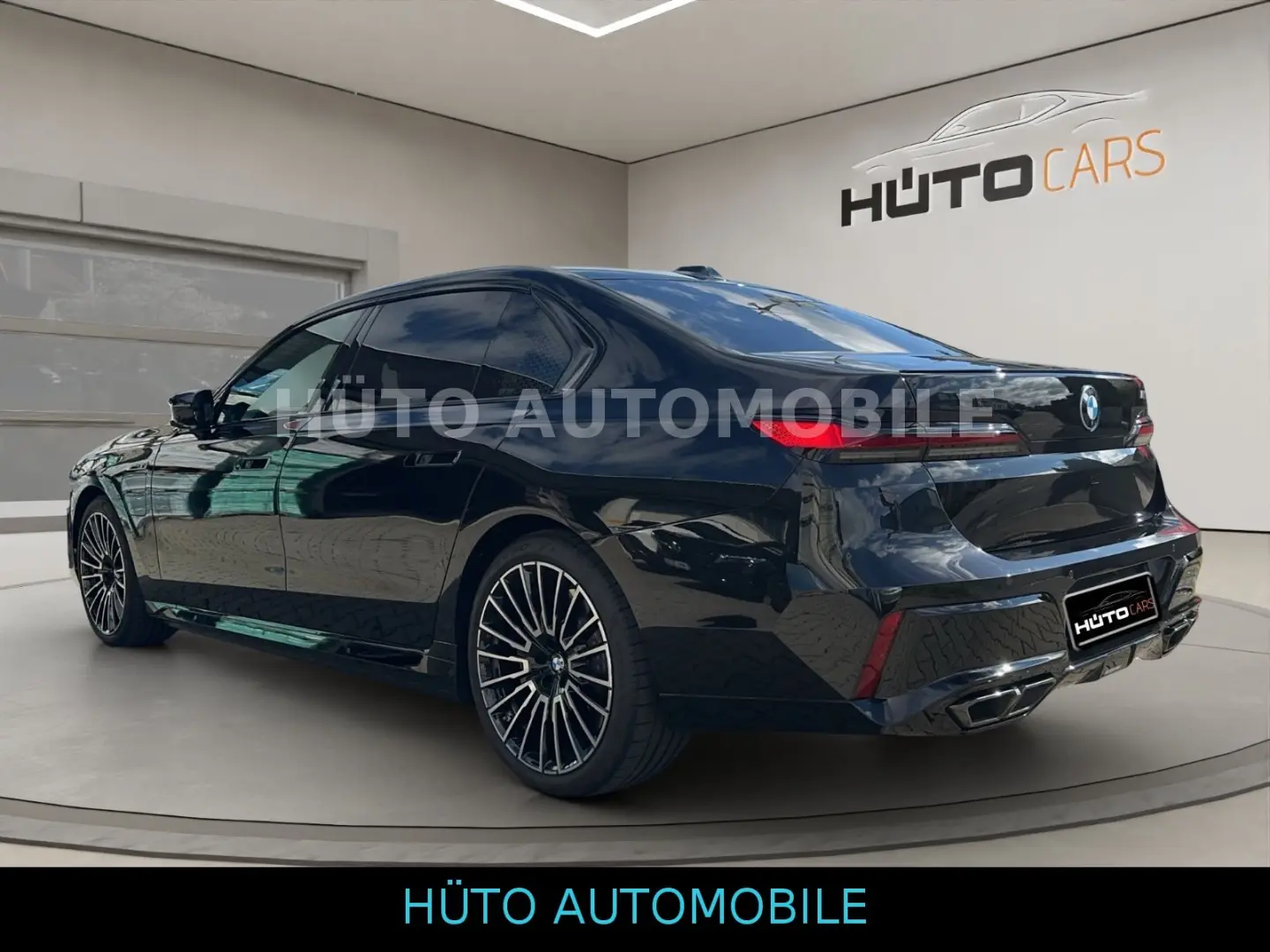 M760e xDrive Autobahnass TV AutoDoor Theater