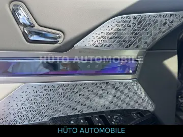 M760e xDrive Autobahnass TV AutoDoor Theater