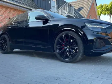Q8 S-LINE+COMPETITION+VOLLEDER+CARBON+23