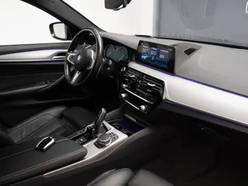 BMW Seria 5 520d AT M