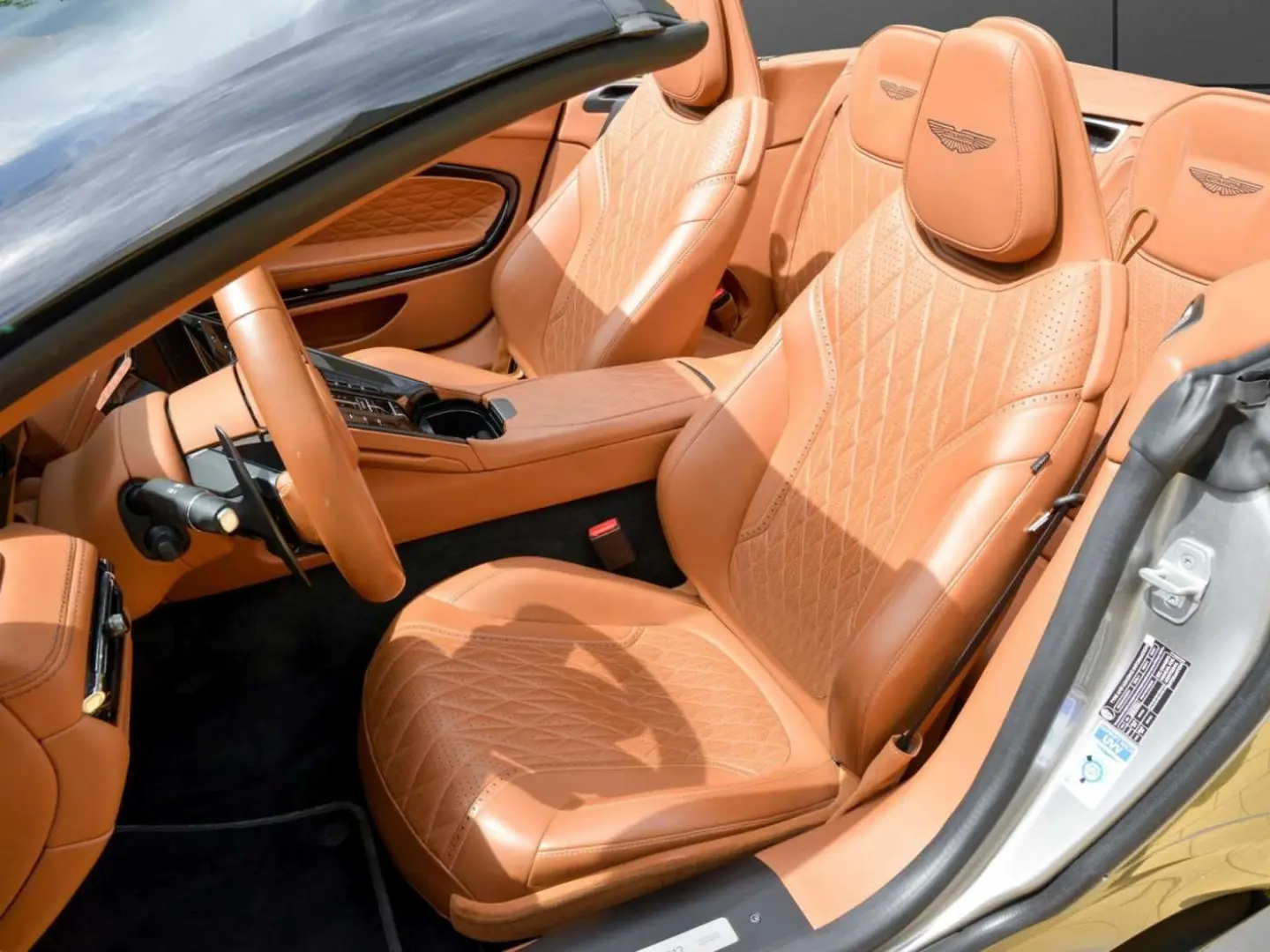 DB12 Volante