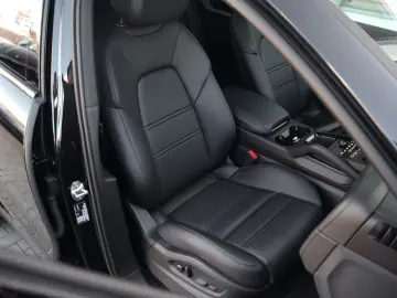 E-Hybrid Coupé PDISPLAY-ACC-LUFTF-PANO-BOSE-21RS