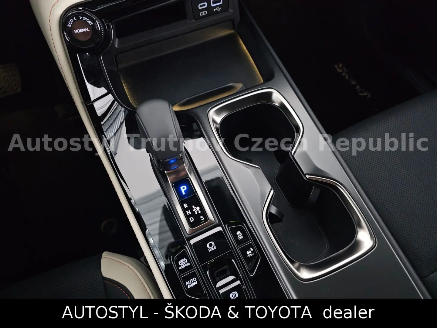 2.5 PHEV 309ps 4x4 EXECUTIVE