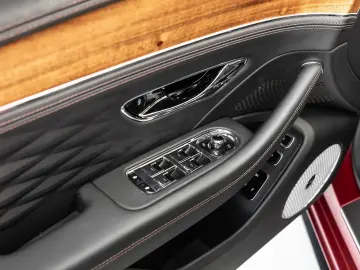 New Flying Spur S Hybrid von BENTLEY FRANKFURT