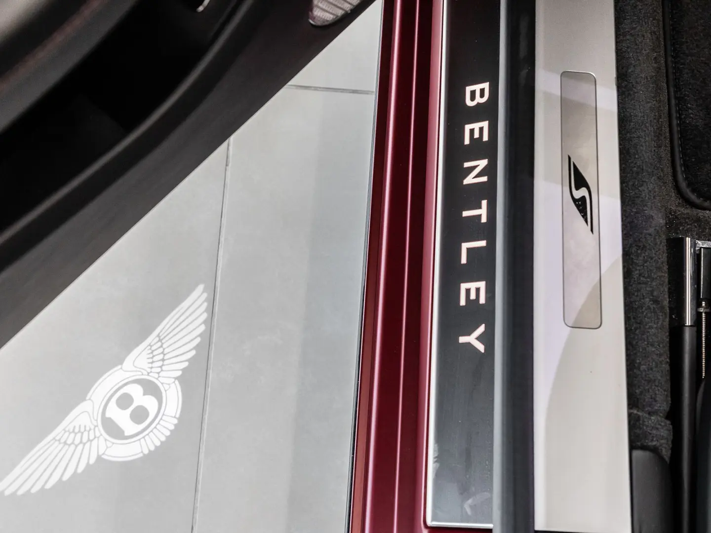 New Flying Spur S Hybrid von BENTLEY FRANKFURT