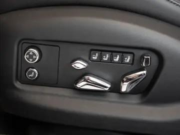 New Flying Spur S Hybrid von BENTLEY FRANKFURT