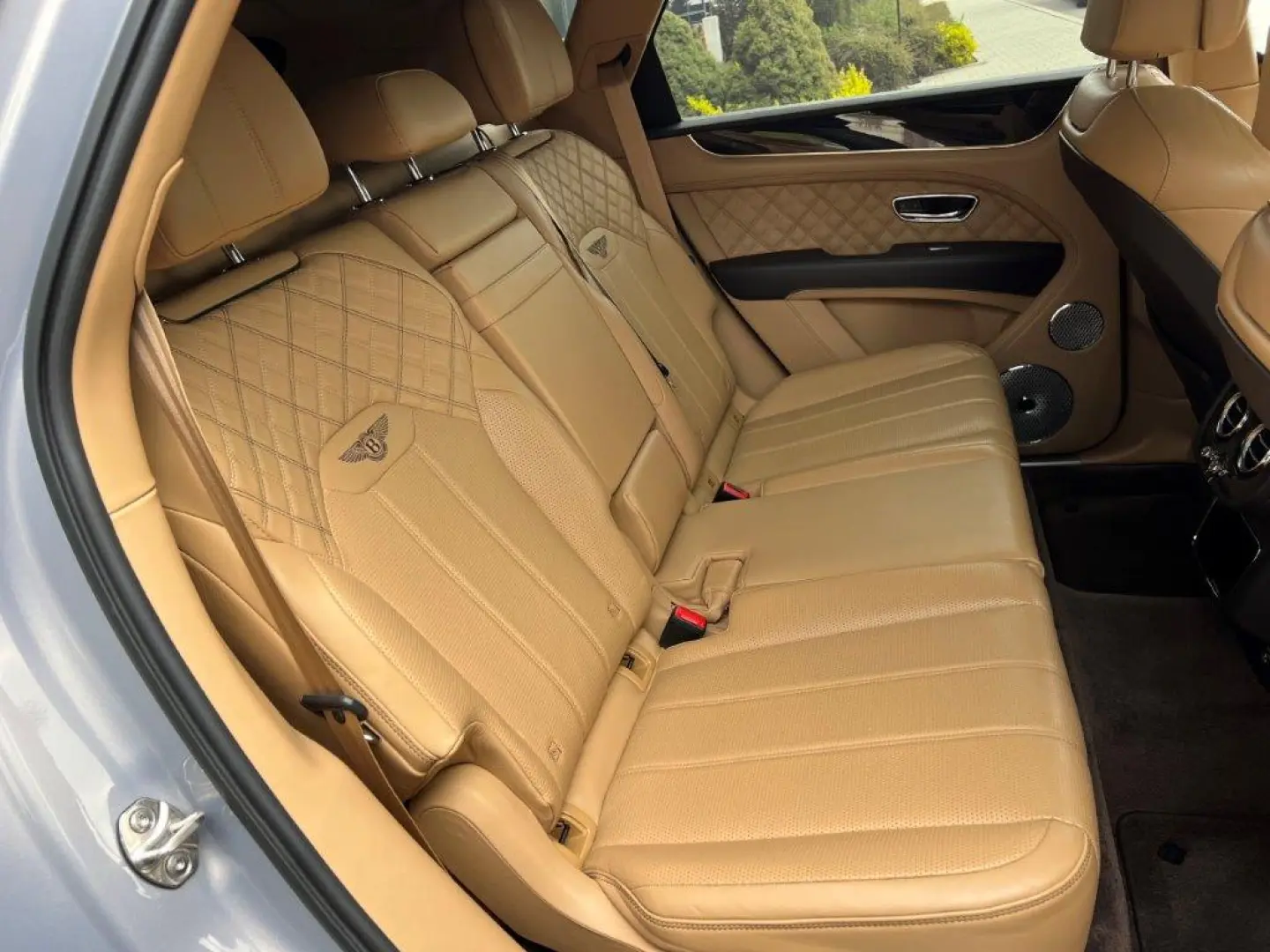BENTLEY BENTAYGA HIBRID