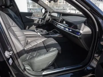 740d xDrive M-Sport 21-ZOLL-AUTOBAHNASSIST