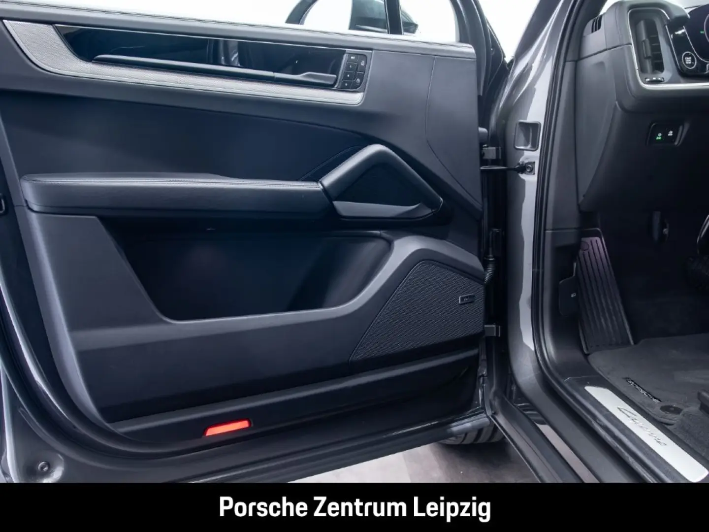 Cayenne E-Hybrid Sportabgas HeadUp Sitzklima AHK