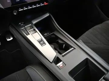 408 1.6 180 PHEV e-EAT8 GT LED/NAVI/ALARM/19