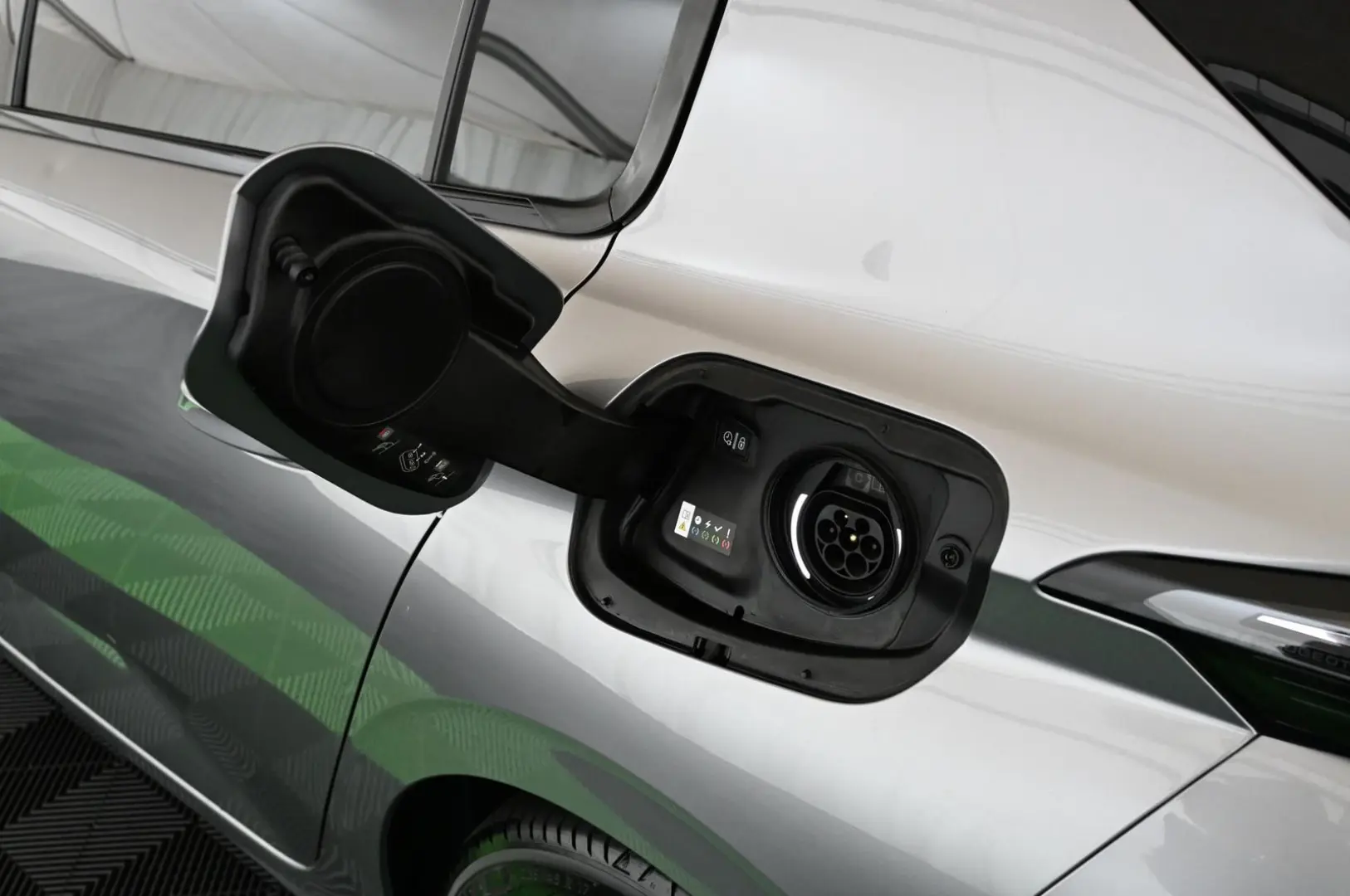 308 1.6 180 PHEV e-EAT8 Allure-Pack LED/NAVI/17