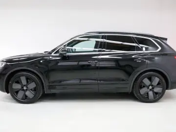Touareg 3.0 eHybrid 4M Elegance Pano AHK Matrix