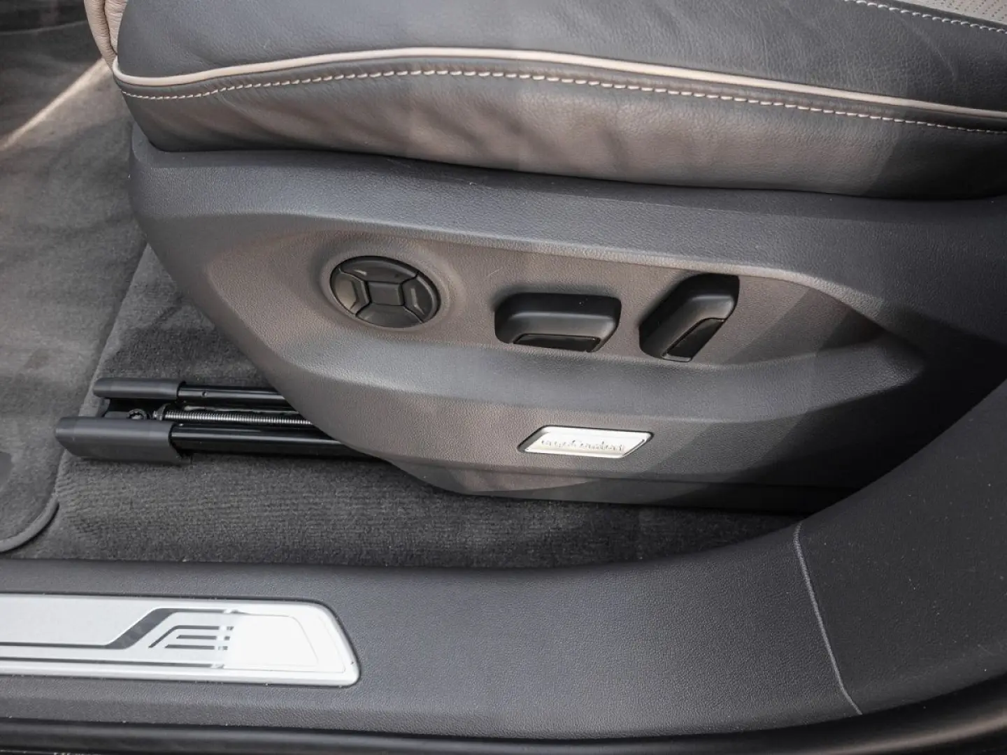 Touareg 3.0 TDI 4Motion DSG Elegance NAVI LUFT