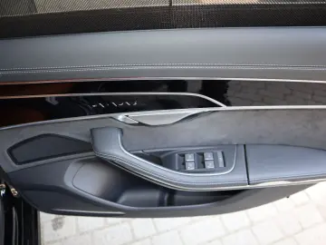 A8L 60 TFSIe lang 2 x S-Line/2xTISCHE/KÜHLBOX/TV