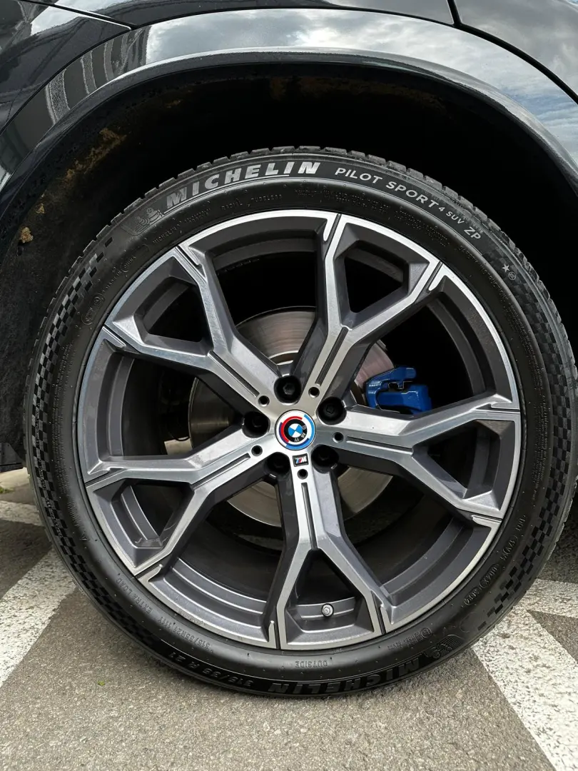 BMW X6 30d_Laser_Individual_SkyLounge_IconicGlow_Perne_HUD