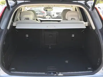 XC60 B4  AWD Ultimate Dark*PANO*LUFT*B&W*360*AHK