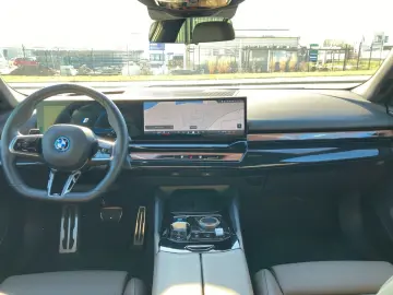i5 eDrive40